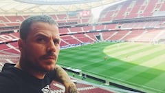 El cantante Dani Mart&iacute;n en el Wanda Metropolitano.