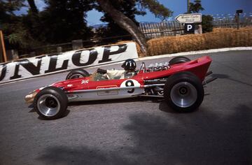 Apodado 'Mr Mónaco' por haber obtenido cinco victorias en el principado en 1963, 1964, 1965, 1968 (en la imagen) y 1969, Graham Hill es el único poseedor de la "triple corona", al haber triunfado en el Gran Premio de Mónaco de Fórmula 1, las 500 Millas de Indianápolis (1966) y las 24 Horas de Le Mans (1972). En 1968 ganaría su segundo y último título del mundo a los mandos del Lotus 49.