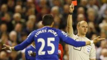 Funes Mori fue expulsado tras lesionar al jugador del Liverpool, Divock Origi.