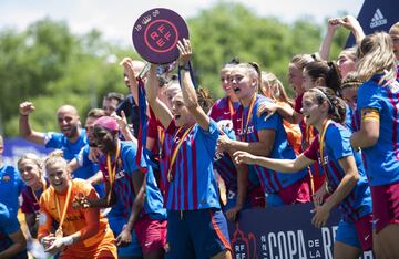 El Barcelona Femenino ha goleado 6-1 al Sporting de Huelva para proclamarse campeonas de la Copa de la Reina por novena vez.
