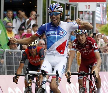 Thibaut Pinot gana la vigésima etapa del Giro. 