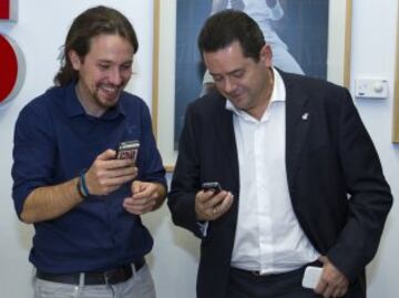 Pablo Iglesias y Tomás Roncero intercambiaron sus teléfonos.