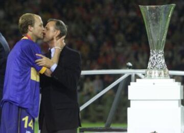 Jordi Cruyff embraced by his father, Johan.