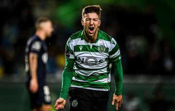 Vietto celebra uno de sus goles a Os Belenenses.