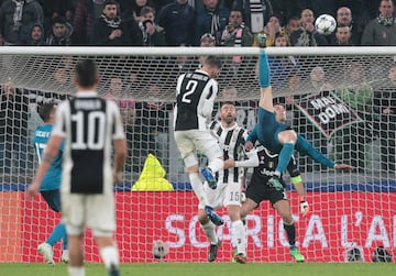 0-2. Cristiano Ronaldo marc¨® de chilena un gol de ¨¦poca.