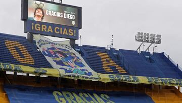 A screen reading "Thanks Diego" and a flag are seen at La Bombonera stadium to pay homage to late Argentinian football legend Diego Maradona before the Copa Diego Maradona 2020 football match between Boca Juniors and Newell's Old Boys, in Buenos Aires, on November 29, 2020. - The Argentine football championship has been renamed after the death of football legend Diego Maradona. (Photo by ALEJANDRO PAGNI / POOL / AFP)