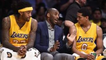 Kobe Bryant, en el banquillo de los Lakers.