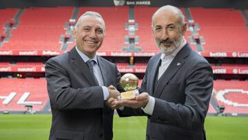 Stoichkov, con el presidente Elizegi