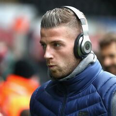 Alderweireld has Tottenham future, insists Pochettino