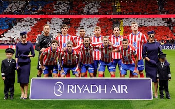 Equipo del Atletico de Madrid. Oblak, Le Normad, Reinildo, Marcos Llorente, Giménez, Sorloth, Julián Álvarez, De Paul, Griezmann, Gallagher y Nahuel Molina.