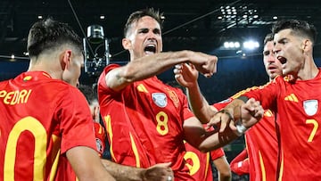 Fabi¨¢n, Morata, Laporte y Pedri celebran el 2-1 de Espa?a ante Georgia.