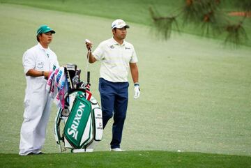 Hideki Matsuyama, con su caddie, Shota Hayafuji.