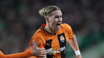 Soccer Football - Champions League - Group F - Celtic v Shakhtar Donetsk - Celtic Park, Glasgow, Scotland, Britain - October 25, 2022 Shakhtar Donetsk's Mykhailo Mudryk celebrates scoring their first goal REUTERS/Russell Cheyne