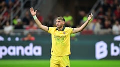 Santiago Giménez colaboró con el liderato del AC Milán