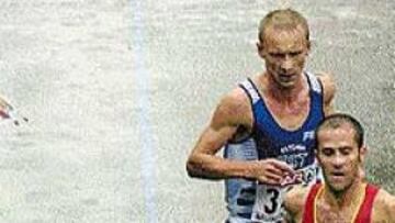 <b>BRONCE EUROPEO.</B> Rey, camino del podio en Múnich 2002.