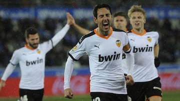 6-3-2020, VITORIA
FUTBOL. LIGA SANTANDER, ALAVES-VALENCIA
LOS JUGADORES DEL VALENCIA parejo CELEBRAN EL GOL
FOTO: L. RICO