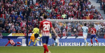 Griezmann se la ha dado a Morata en largo y este ha acabado definiendo ante Rubén después de una gran carrera. Excelente gol del delantero colchonero.