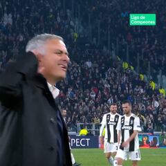 Mourinho pierde los papeles: sus gestos incendiarios a la grada