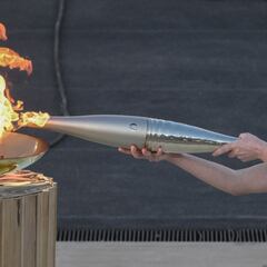 ¿Cuándo llega la llama olímpica a Francia, a qué ciudad y cómo la llevan desde Atenas?