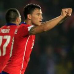 "Lo de Leicester es un invento, Aránguiz quiere jugar en Bayer"