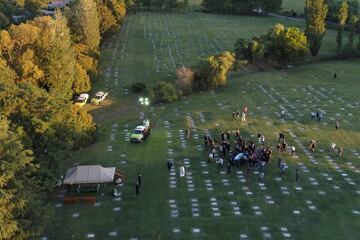 El cortejo fúnebre, que terminó en el cementerio de Bella Vista, estuvo rodeado de decenas de aficionados. Una caravana de seguidores lo acompañó todo el camino.
