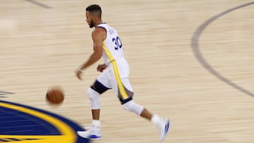 Stephen Curry of the Golden State Warriors drives the ball up court during the first quarter of his NBA pre-season game against the Denver Nuggets at Oracle Arena in Oakland, California, U.S., September 30, 2017. REUTERS/Stephen Lam