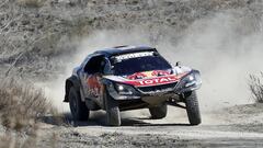 Tomás Roncero ejerció de copiloto de Carlos Sainz por un día en la base militar del Goloso a los mandos del Peugeot 3008 DKR Maxi, el mismo coche con el que el bicampeón ganó el Dakar 2018.