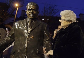 A statue to Ferenc Puskas, pictured here with his widow, Erzsebet Puskas.