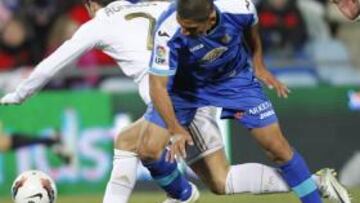 <b>4-2-2012 (GETAFE). </b>Valera se abraza a él en un córner y le impide cabecear correctamente.