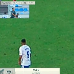 Arde Vallecas: ni la TV se enteró de por qué el VAR anuló el gol al Rayo