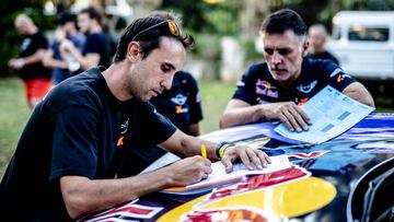 Joan Navarro, ingeniero de Mini en el Dakar, y Lucas Cruz, el copiloto de Carlos Sainz