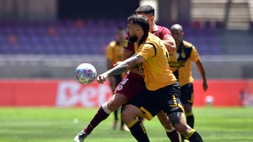 Futbol, Deportes La Serena vs Coquimbo Unido
Fecha 3, Liga de primera 2026.
El jugador de Coquimbo Unido Lucas Pratto, centro, disputa el balon contra Sebastian Diaz de Deportes La Serena durante un partido de la liga de primera disputado en el estadio La Portada en La Serena, Chile.
14/02/2026
Alejandro Pizarro Ubilla/Photosport
Football, Deportes La Serena vs Coquimbo Unido
Third date, 2026 First division league.
Coquimbo Unido’s player Lucas Pratto, center, vies for the ball against Sebastian Diaz of Deportes La Serena during a first division league match at the La Portada stadium in La Serena, Chile
14/02/2026
Alejandro Pizarro Ubilla/Photosport