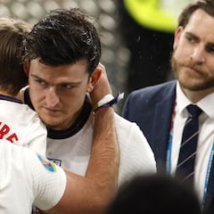 El padre de Maguire, con las costillas rotas tras la estampida de Wembley