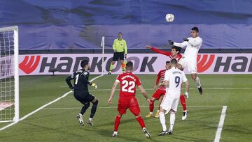 ??MARCA CASEMIRO!! ?Centro atr¨¢s de Asensio desde la l¨ªnea de fondo que remata de cabeza picado el brasile?o en el ¨¢rea peque?a!