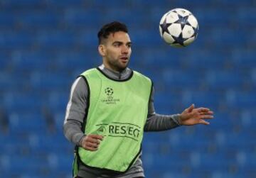 Falcao entrena en Manchester para el duelo de Champions