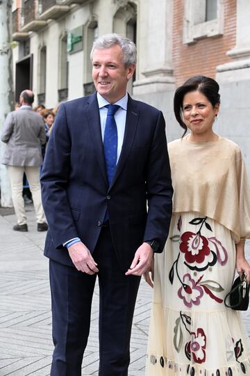 Alfonso Rueda, presidente de Galicia, llega a la parroquia del Sagrado Corazón y San Francisco de Borja.