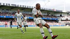 Mbapp&eacute; celebra un gol ante el Guingamp