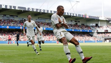 Mbappé celebra un gol ante el Guingamp
