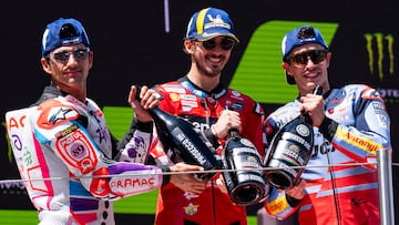 Martín, Bagnaia y Márquez, en el podio del GP de Cataluña.