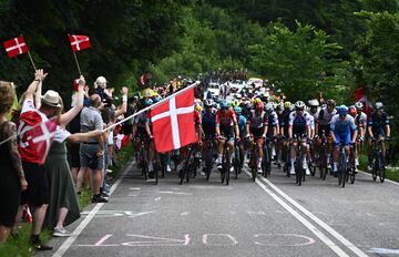 El pelot¨®n durante la tercera etapa del Tour de Francia 2022.