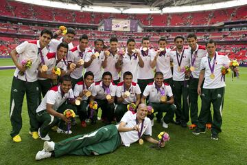 Uno de los mayores momentos de gloria en la historia del fútbol mexicano sucedió en el Estadio de Wembley en agosto de 2012, durante los Juegos Olímpicos. El Tricolor Sub-23, dirigido por Luis Fernando Tena, derrotó en la Final 2-1 al Brasil de Neymar y consiguió la medalla de oro. Oribe Peralta anotó los dos goles de México y concluyó la obra que comenzó en los Panamericanos de 2011.