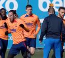 El Barça de Xavi entrena sin los internacionales y con Dembelé