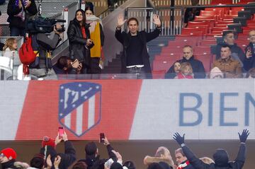 Filipe Luis, exjugador del Atlético de Madrid, recibe el cariño del Metropolitano. El futbolista brasileño obtiene un merecido homenaje tras colgar las botas con el Flamengo.