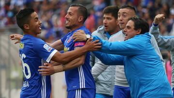 Ftbol, Deportes Antofagasta vs Universidad de Chile.
Campeonato de Transicin 2017.
El jugador de Universidad de Chile Sebastian Ubilla celebra con sus compaeros luego de convertir un gol contra Deportes Antofagasta durante el partido de primera divi