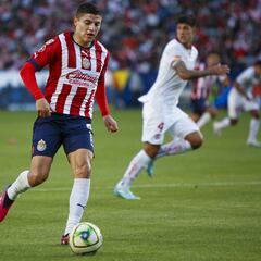 Querétaro busca potenciar su ataque: Ronaldo Cisneros en la mira tras salida de Chivas