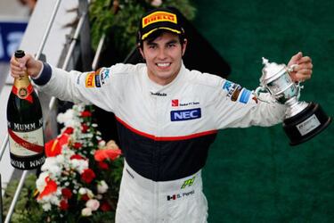 En su segunda temporada dentro de la F1, 'Checo' Pérez consiguió su primer podio en un Sauber. El entonces piloto de 22 años luchó por la victoria con Fernando Alonso, pero finalmente se quedó en el segundo sitio tras un despiste.