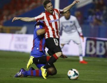 Penalti de Juanfran a Muniain.