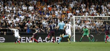 1-0. Kevin Gameiro marcó el primer gol tras un pase de Rodrigo Moreno.