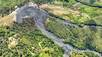 Imágenes aéreas del volcán de lodo que hizo erupción en San José de Mulatos en Turbo, Antioquia.
