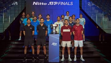 Tim Puetz/Kevin Krawietz, Rohan Bopanna/Matthew Ebden, Simone Bolelli/Andrea Vavassori, Marcelo Arevalo/Mate Pavic, Horacio Zeballos/Marcel Granollers, Nikola Mektic/Wesley Koolhof, Jordan Thompson/Max Purcell and Henry Patten/Harri Heliovaara (left to right) posan en la foto oficial de las ATP Finals.